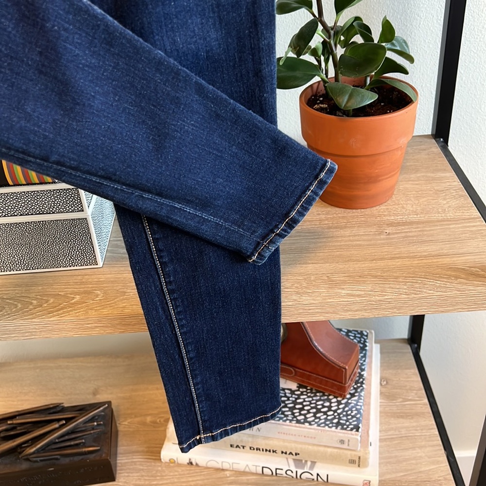 7 For All Mankind Low-Rise The Skinny Jeans, 24 - Picture 3 of 9
